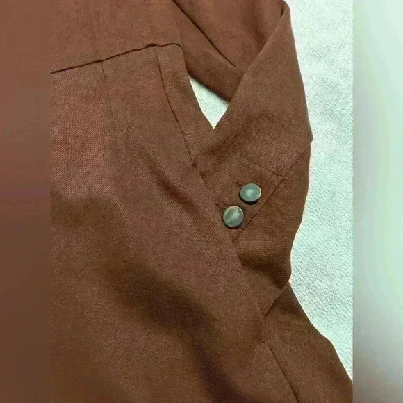 Cabi Boss Knee Length Form Fitting Lightweight Coat in Mulled Wine Small - Picture 6 of 12